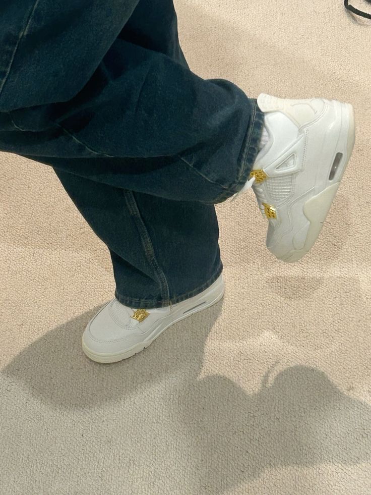 Jordan 4 Metallic Gold